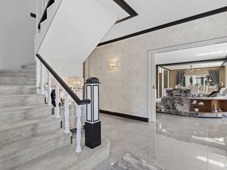 Villa for Sale in Estepona, Malaga 8