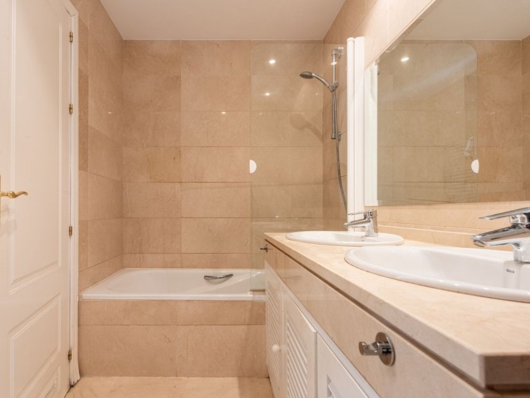 Apartment for Sale in Los Arqueros, Malaga 19