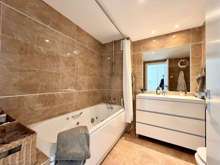 Apartment for Sale in Benahavís, Malaga 20