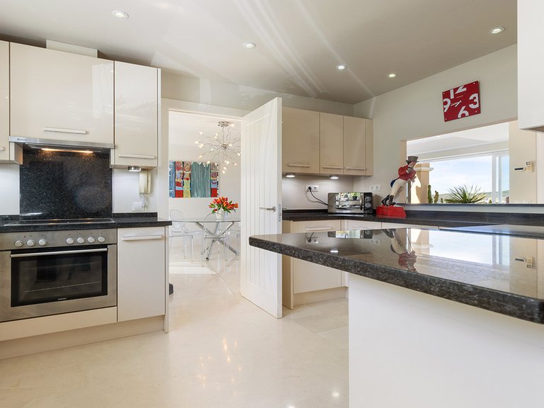 Apartment for Sale in Doña Julia, Malaga 4