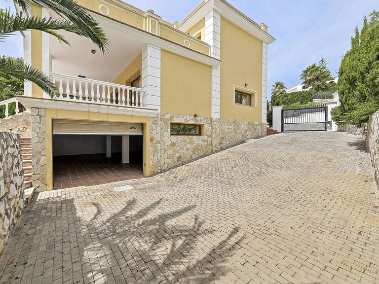 Villa for Sale in Hacienda Las Chapas, Malaga 19
