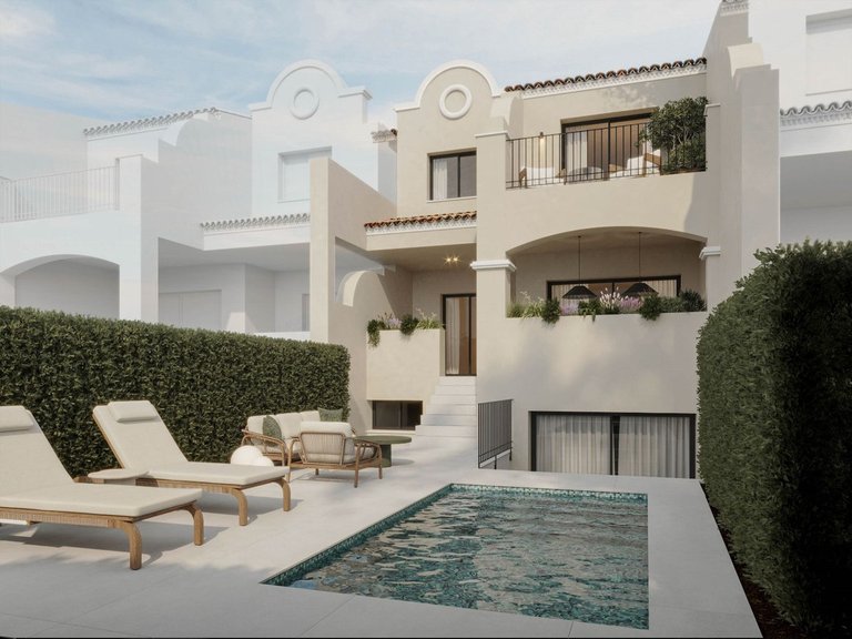 Villa for Sale in Nueva Andalucía, Malaga 1