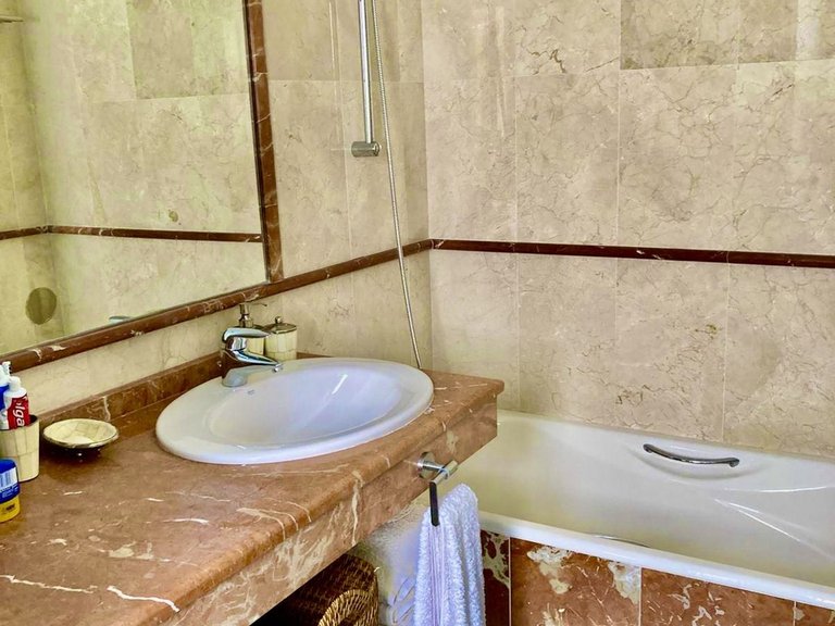 Apartment for Sale in Hacienda Del Sol, Malaga 16