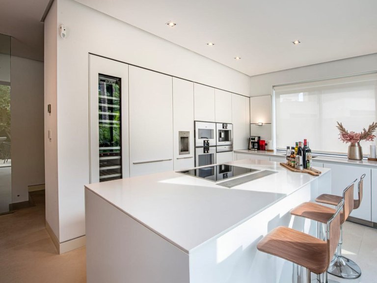 Villa for Sale in The Golden Mile, Malaga 12