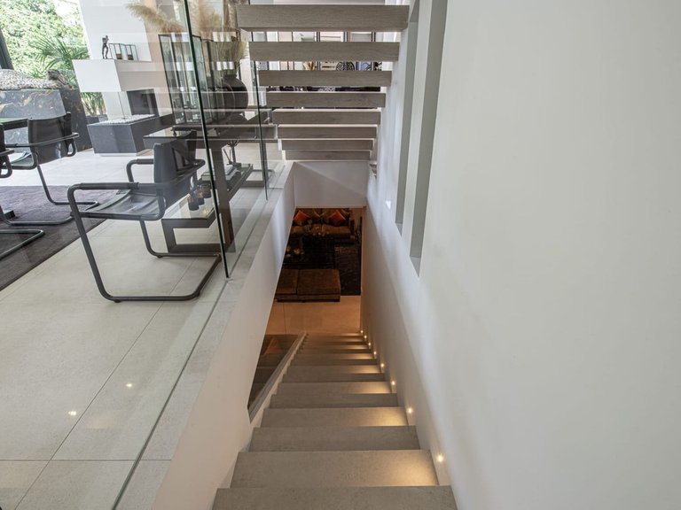 Villa for Sale in The Golden Mile, Malaga 18