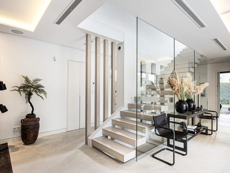 Villa for Sale in The Golden Mile, Malaga 29