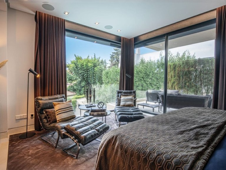 Villa for Sale in The Golden Mile, Malaga 35