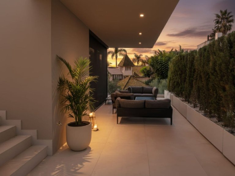 Villa for Sale in The Golden Mile, Malaga 37