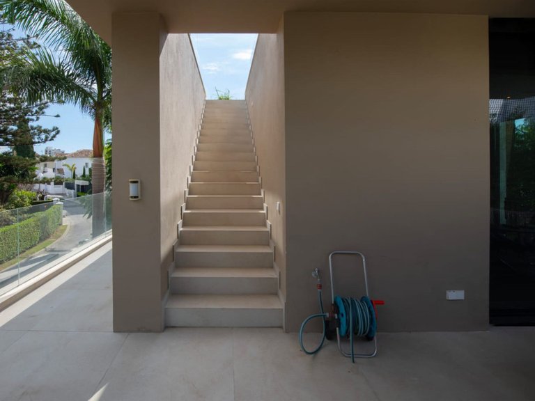 Villa for Sale in The Golden Mile, Malaga 39