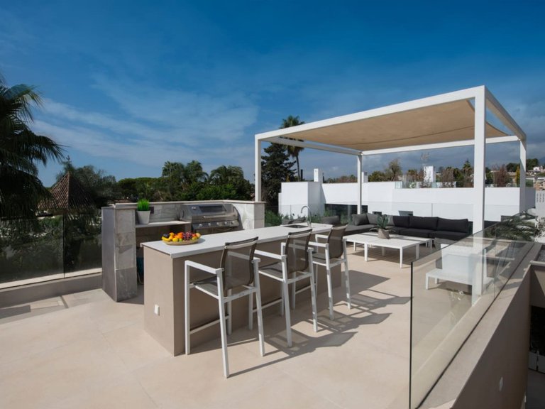 Villa for Sale in The Golden Mile, Malaga 40