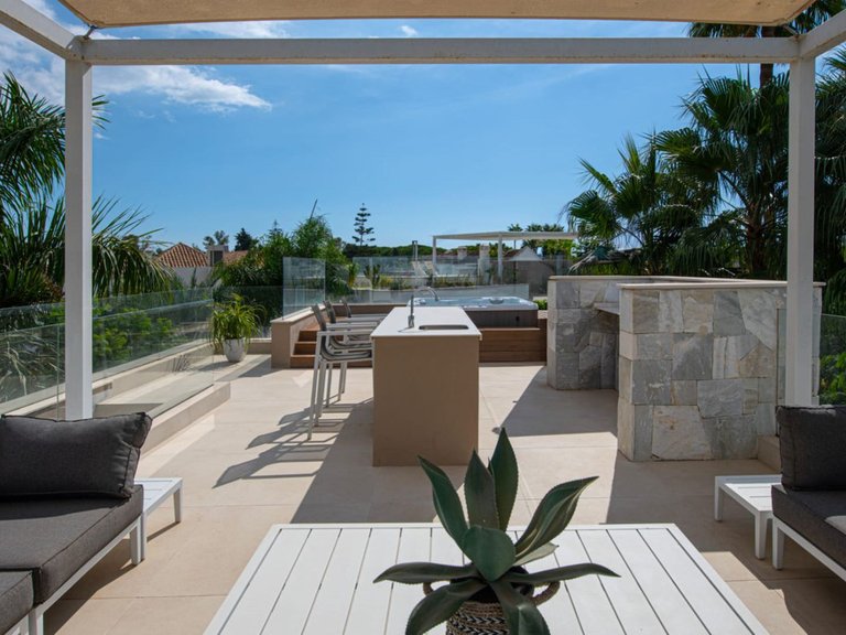 Villa for Sale in The Golden Mile, Malaga 41