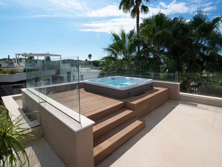 Villa for Sale in The Golden Mile, Malaga 42
