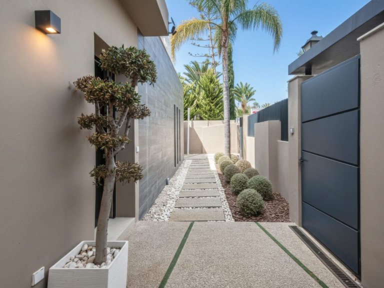 Villa for Sale in The Golden Mile, Malaga 46
