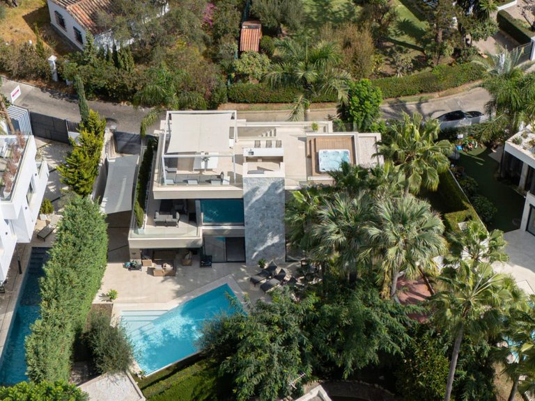 Villa for Sale in The Golden Mile, Malaga 47