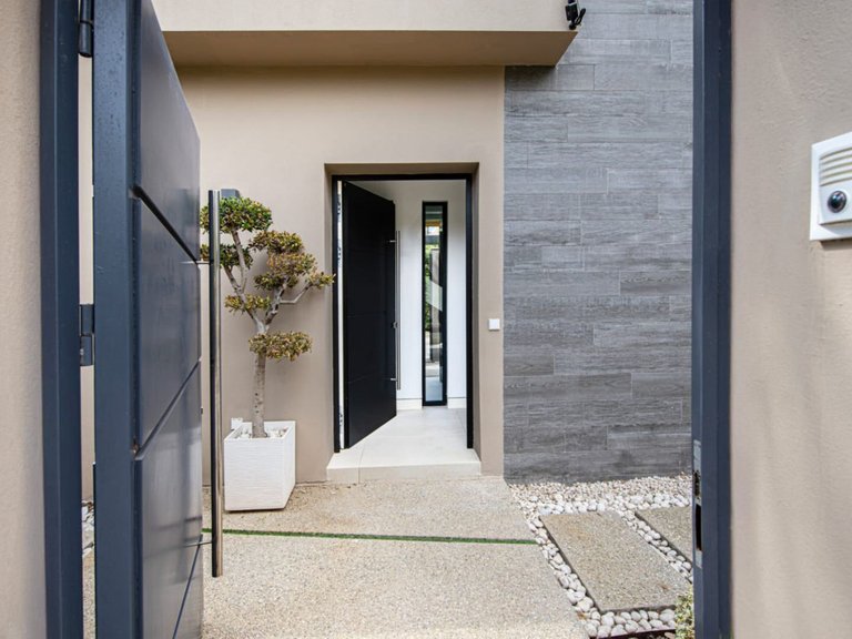 Villa for Sale in The Golden Mile, Malaga 5