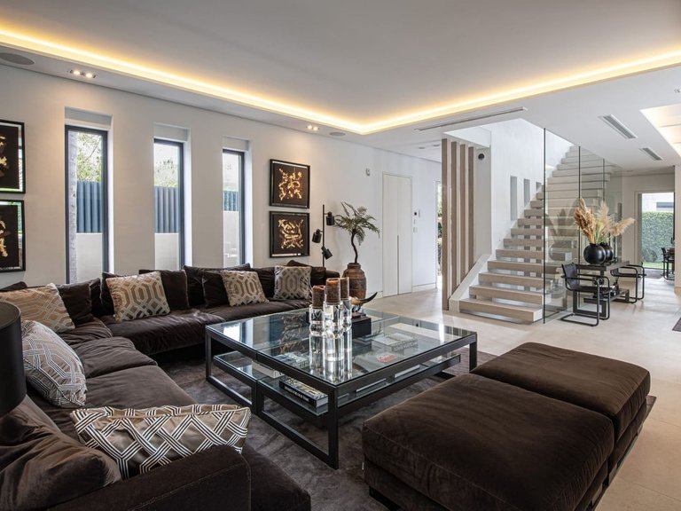 Villa for Sale in The Golden Mile, Malaga 7