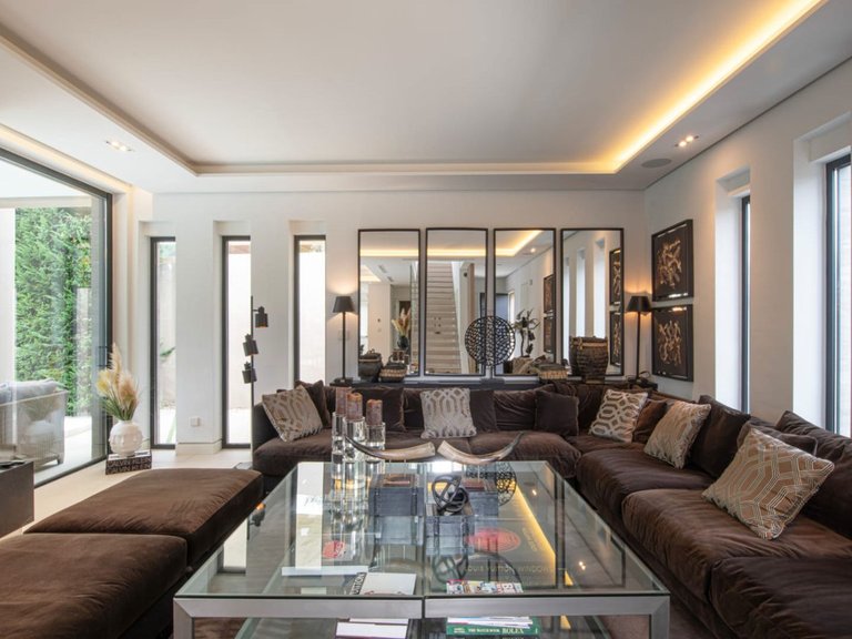 Villa for Sale in The Golden Mile, Malaga 8