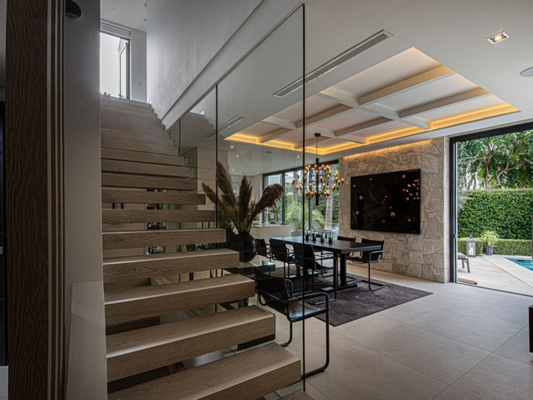 Villa for Sale in The Golden Mile, Malaga 9