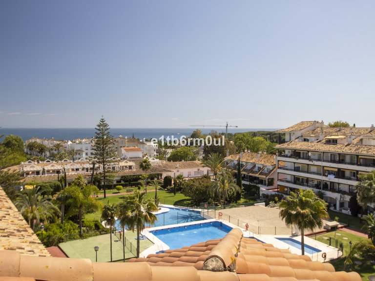 Apartment for Sale in The Golden Mile, Malaga 1