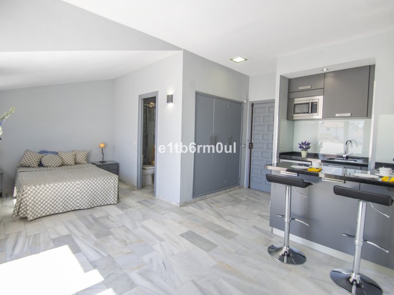 Apartment for Sale in The Golden Mile, Malaga 3