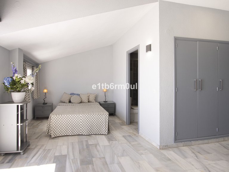 Apartment for Sale in The Golden Mile, Malaga 8