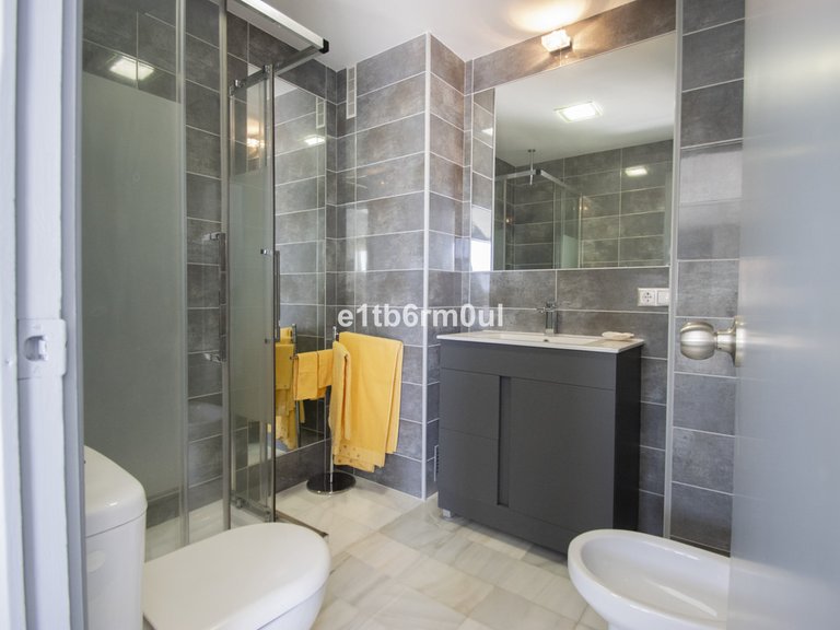 Apartment for Sale in The Golden Mile, Malaga 9