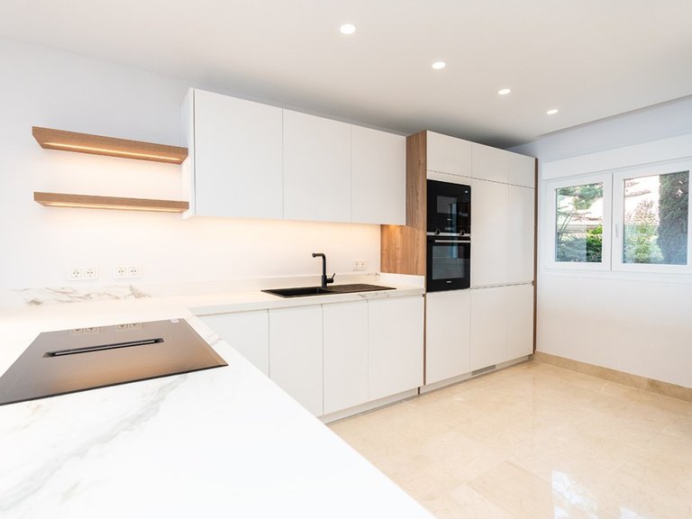 Apartment for Sale in La Mairena, Malaga 7