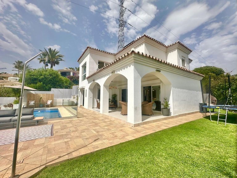Villa for Sale in Riviera Del Sol, Malaga 1