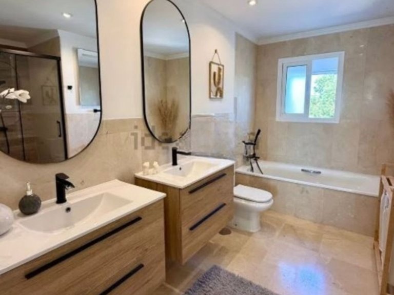Villa for Sale in Riviera Del Sol, Malaga 27