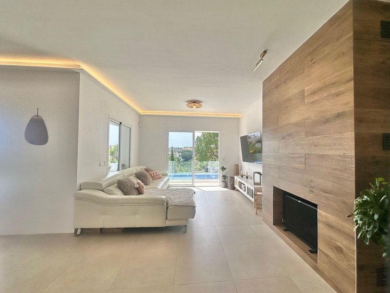 Villa for Sale in Riviera Del Sol, Malaga 7