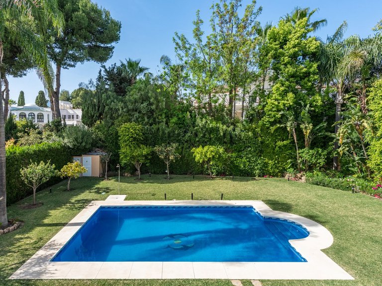 Villa for Sale in Nueva Andalucía, Malaga 10