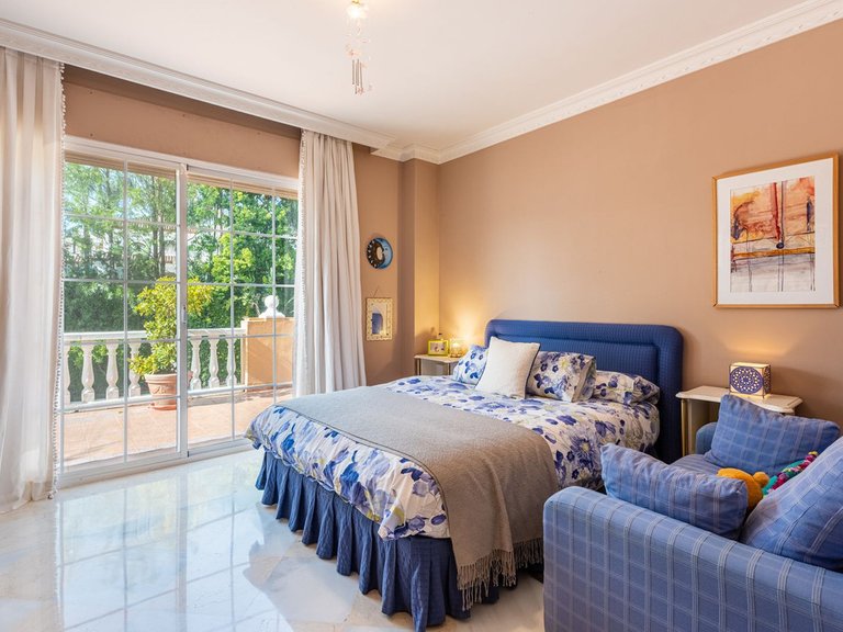 Villa for Sale in Nueva Andalucía, Malaga 14