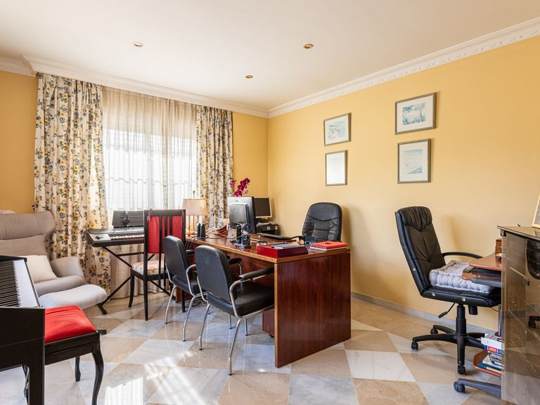 Villa for Sale in Nueva Andalucía, Malaga 18