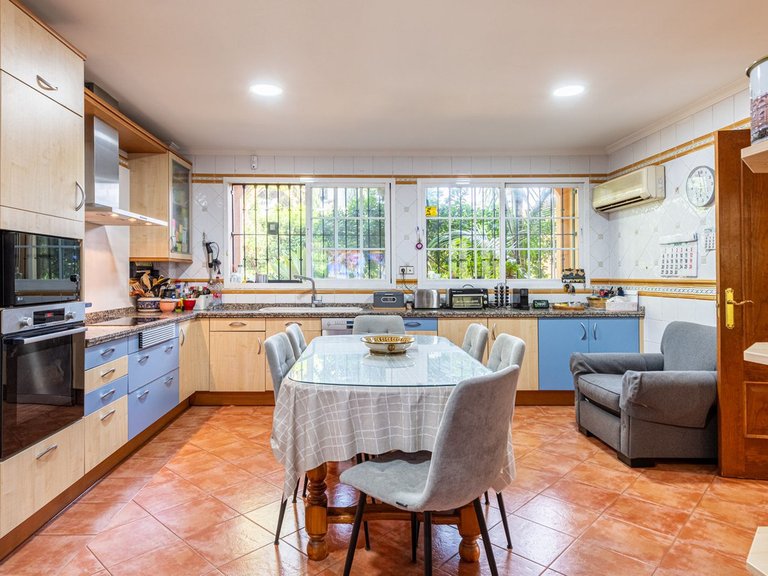 Villa for Sale in Nueva Andalucía, Malaga 2