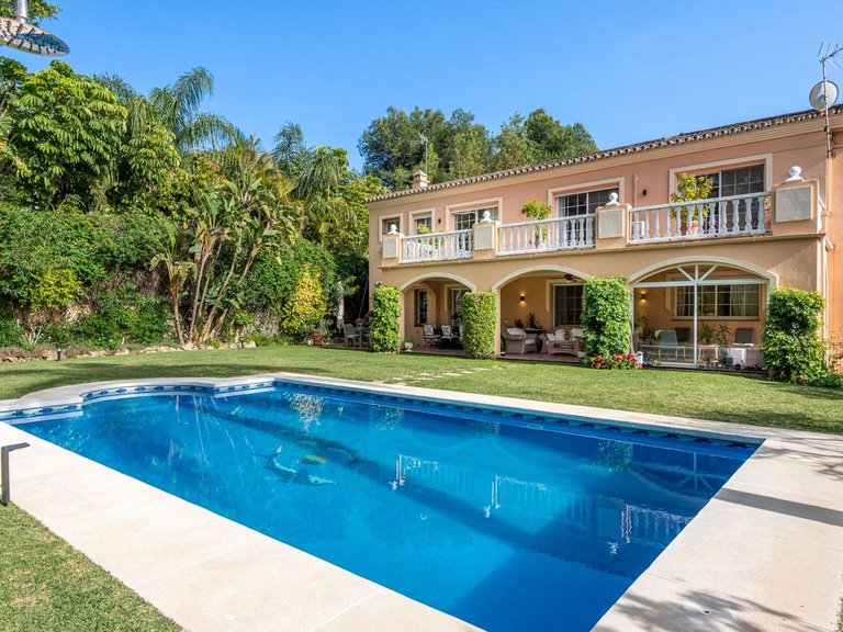 Villa for Sale in Nueva Andalucía, Malaga 21