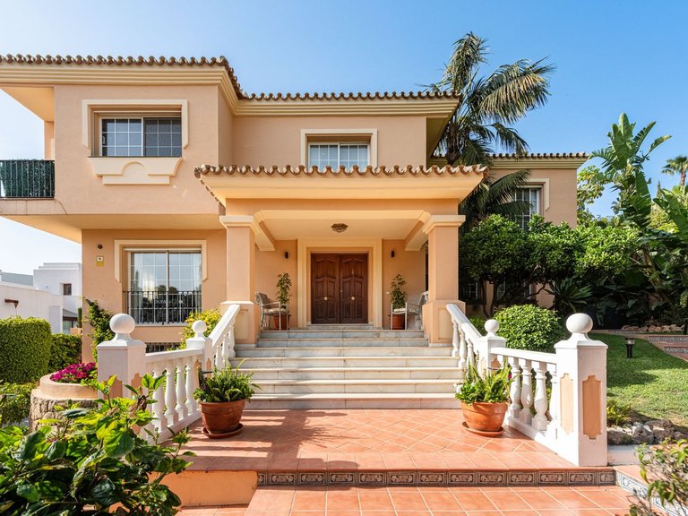 Villa for Sale in Nueva Andalucía, Malaga 23