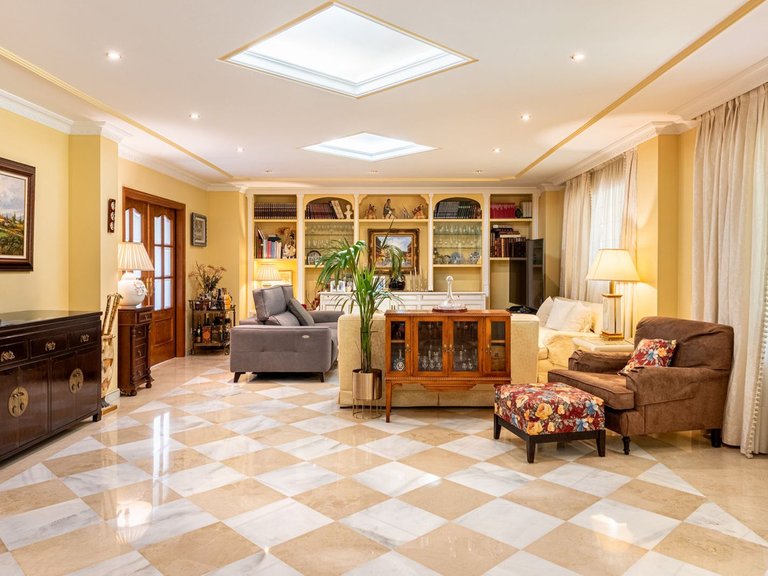 Villa for Sale in Nueva Andalucía, Malaga 29