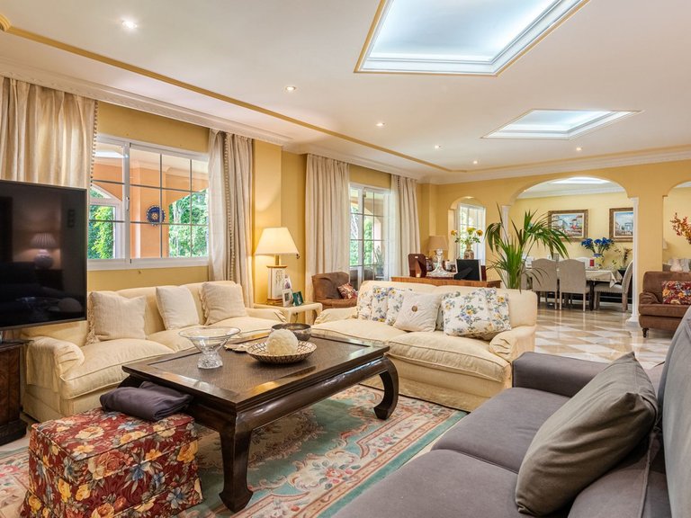 Villa for Sale in Nueva Andalucía, Malaga 30