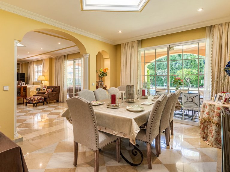 Villa for Sale in Nueva Andalucía, Malaga 32
