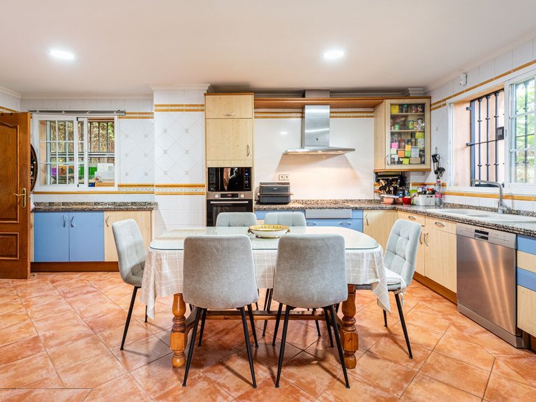 Villa for Sale in Nueva Andalucía, Malaga 33