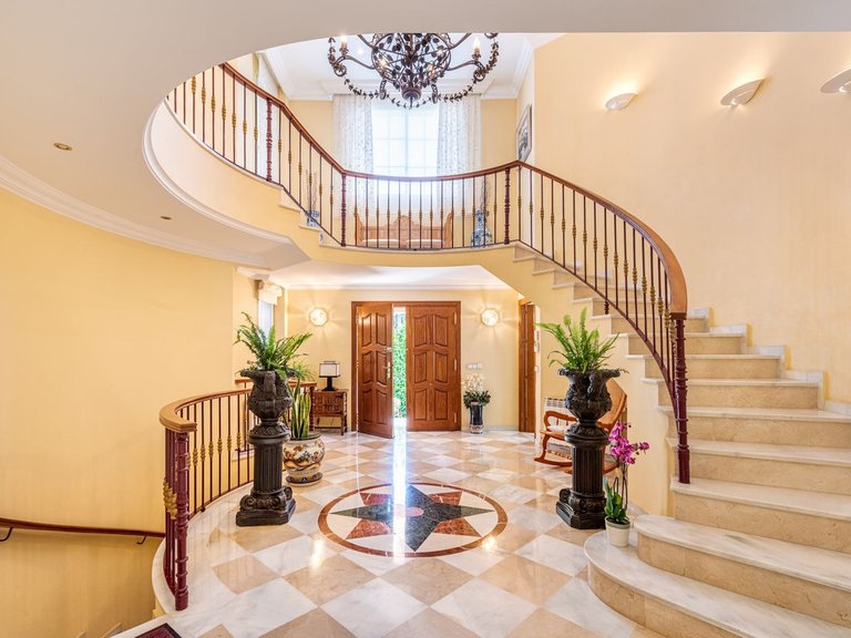 Villa for Sale in Nueva Andalucía, Malaga 6