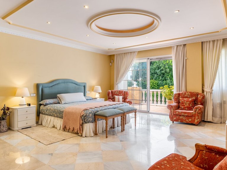 Villa for Sale in Nueva Andalucía, Malaga 7