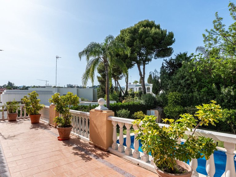 Villa for Sale in Nueva Andalucía, Malaga 9