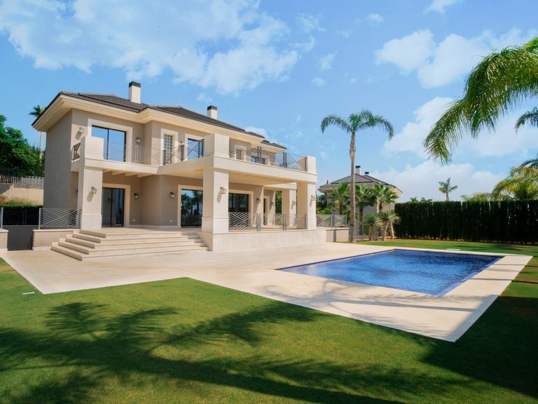 Apartment for Sale in Inland Los Flamingos Golf, Malaga 1