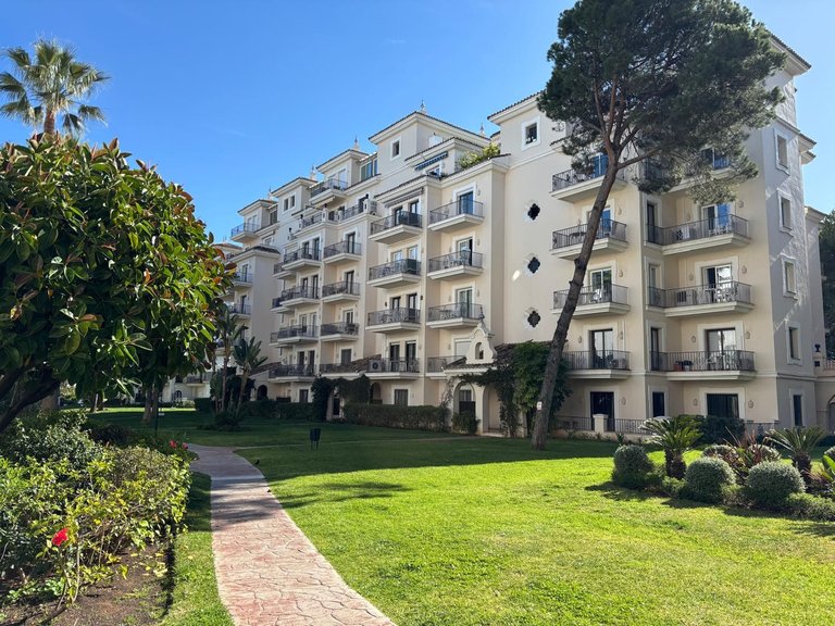 Apartment for Sale in Nueva Andalucía, Malaga 1