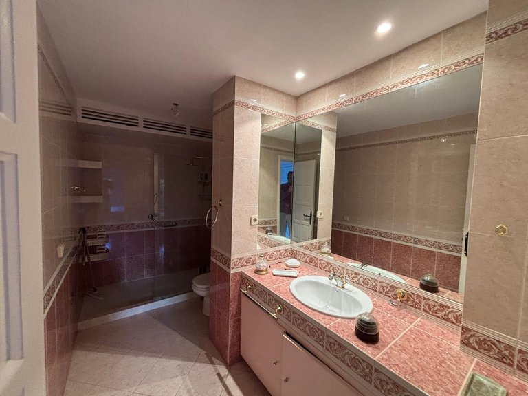 Apartment for Sale in Nueva Andalucía, Malaga 14