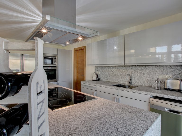 Villa for Sale in New Golden Mile, Malaga 30
