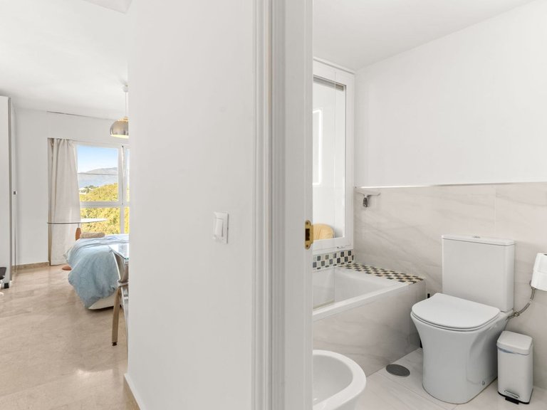 Apartment for Sale in Atalaya, Malaga 11