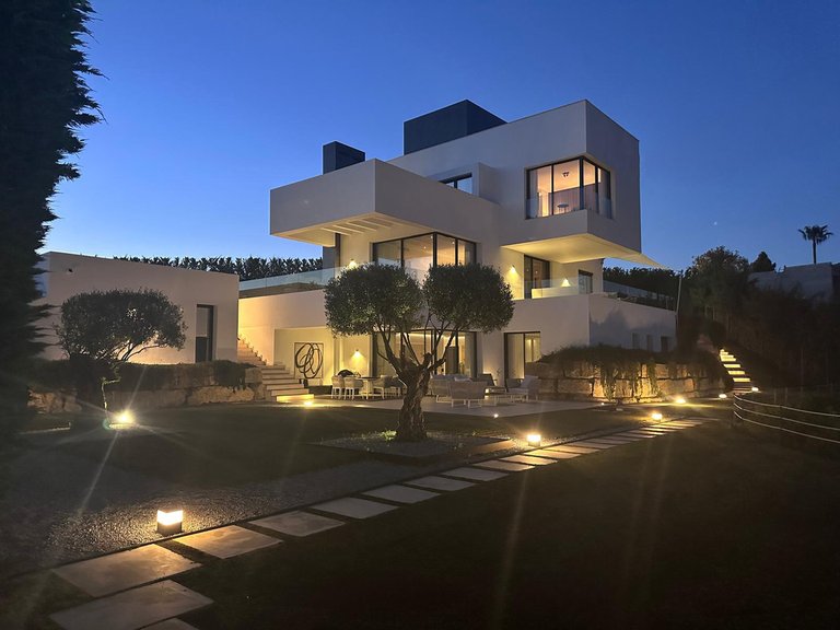 Villa for Sale in Benahavís, Malaga 2