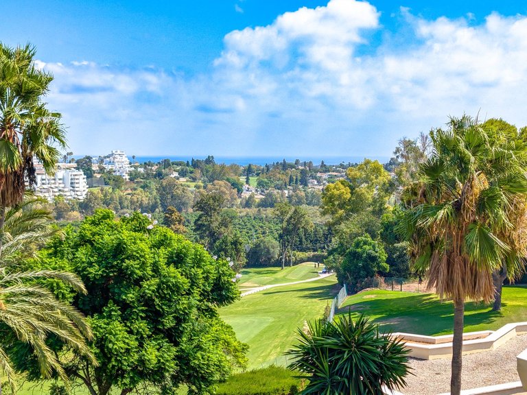 Apartment for Sale in Atalaya, Malaga 1